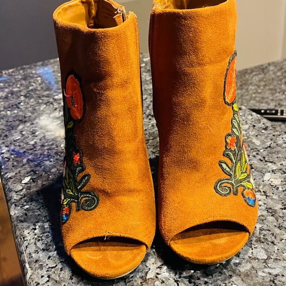 Chestnut Floral Peep toe booties BAMBOO size 7 - Picture 2 of 2